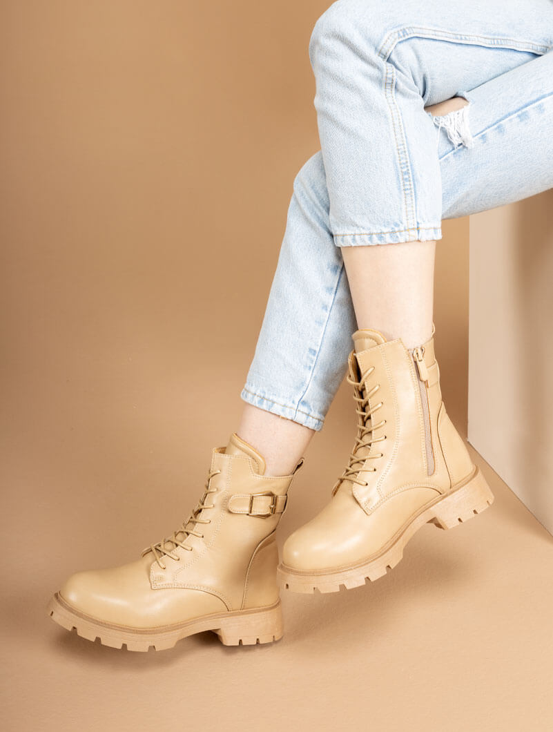 Bottines à lacets